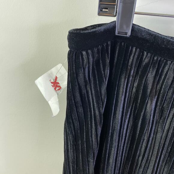 NEW Sanctuary black velvet pleated skirt - Picture 5 of 7